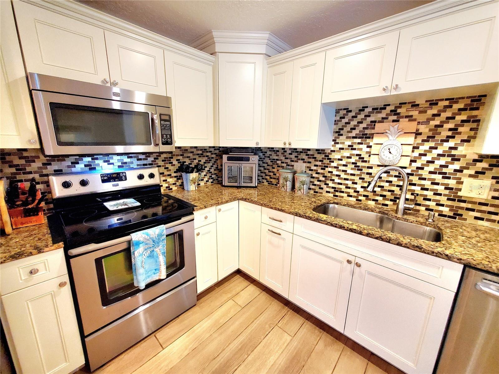 2138 Grove Pl Property Photo 12