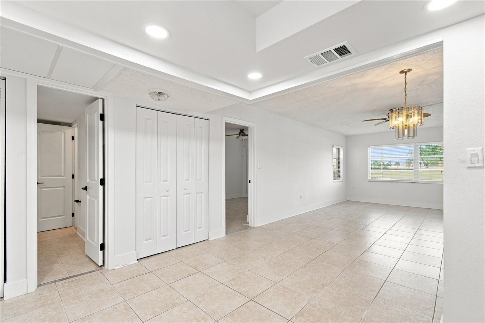 4650 Cove Cir #104 Property Photo 9