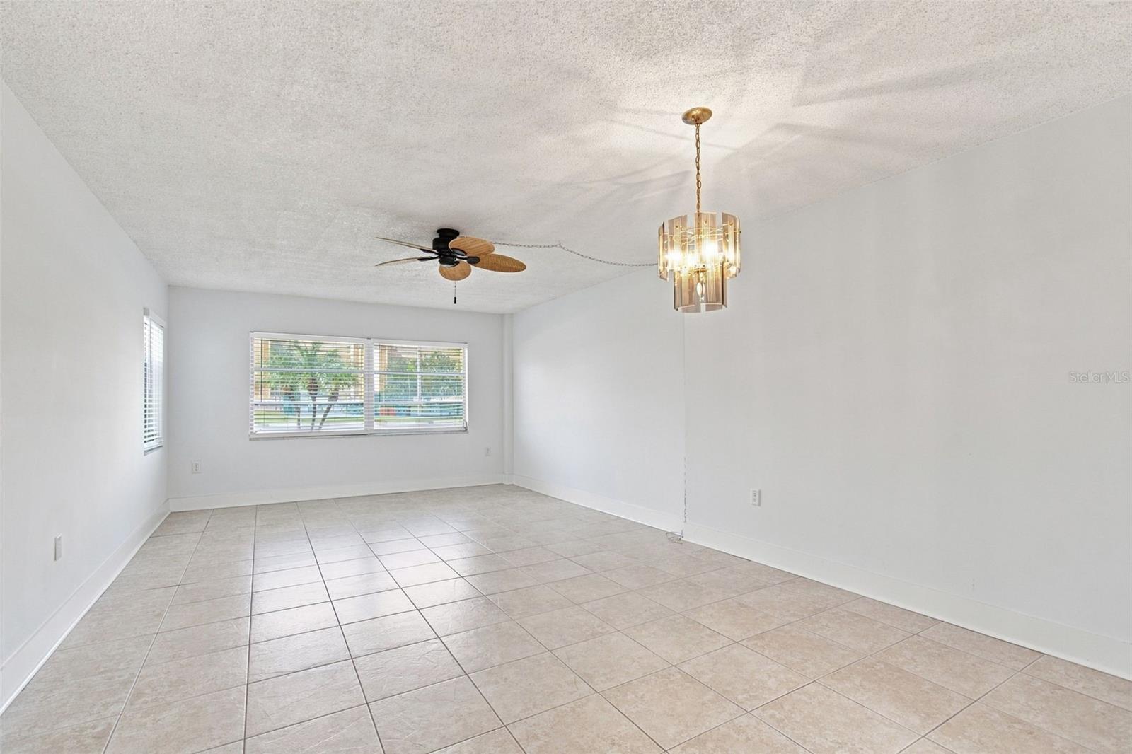 4650 Cove Cir #104 Property Photo 10