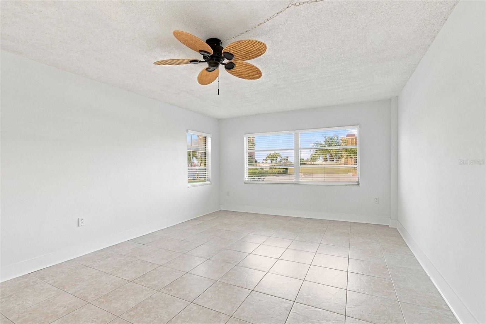 4650 Cove Cir #104 Property Photo 12
