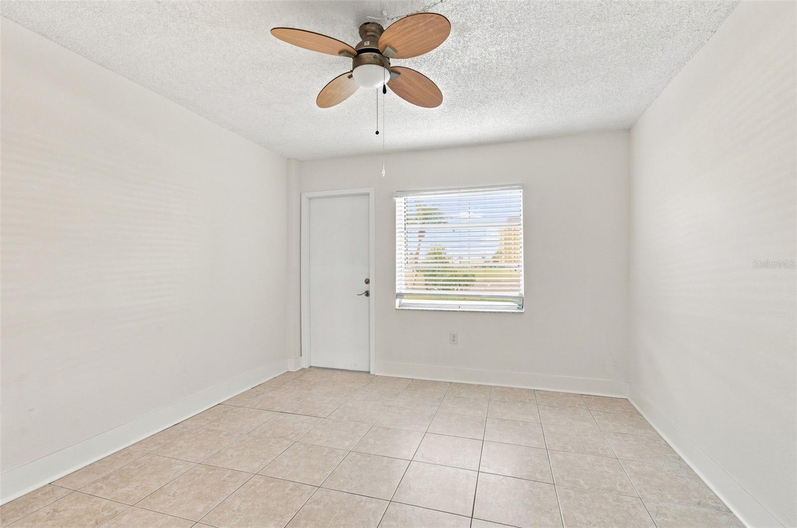 4650 Cove Cir #104 Property Photo 13