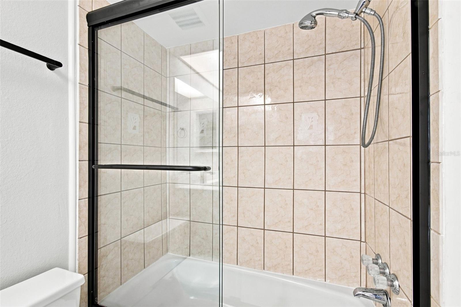4650 Cove Cir #104 Property Photo 18