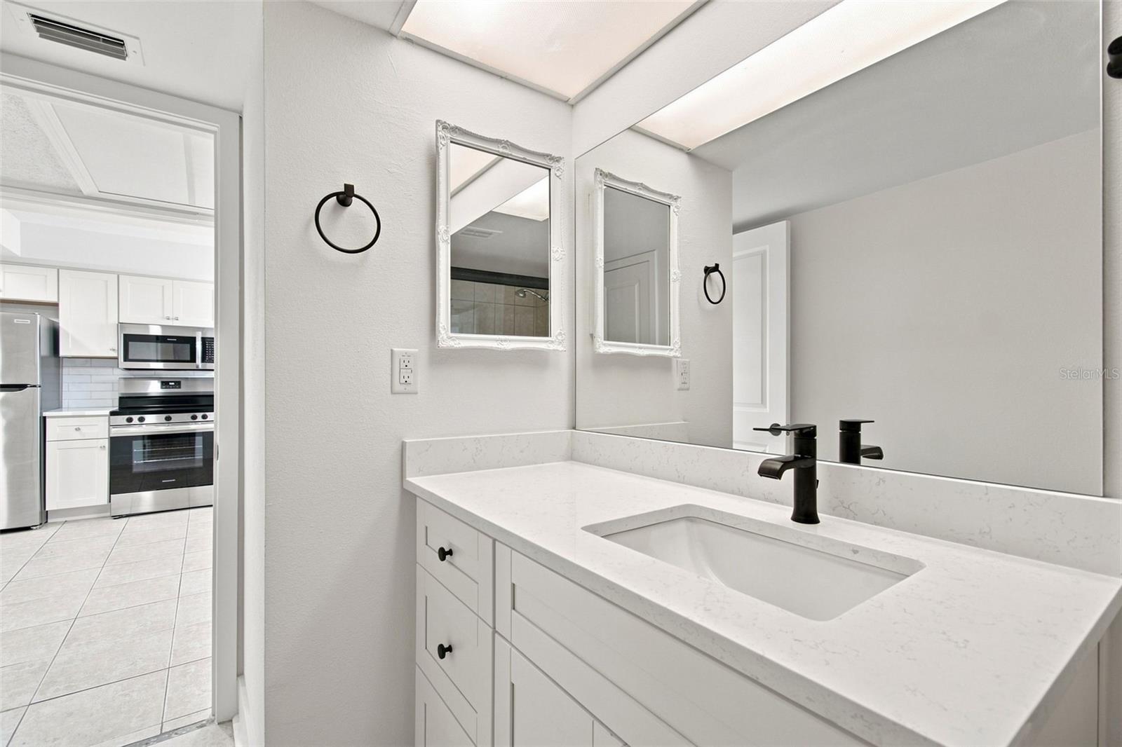 4650 Cove Cir #104 Property Photo 19