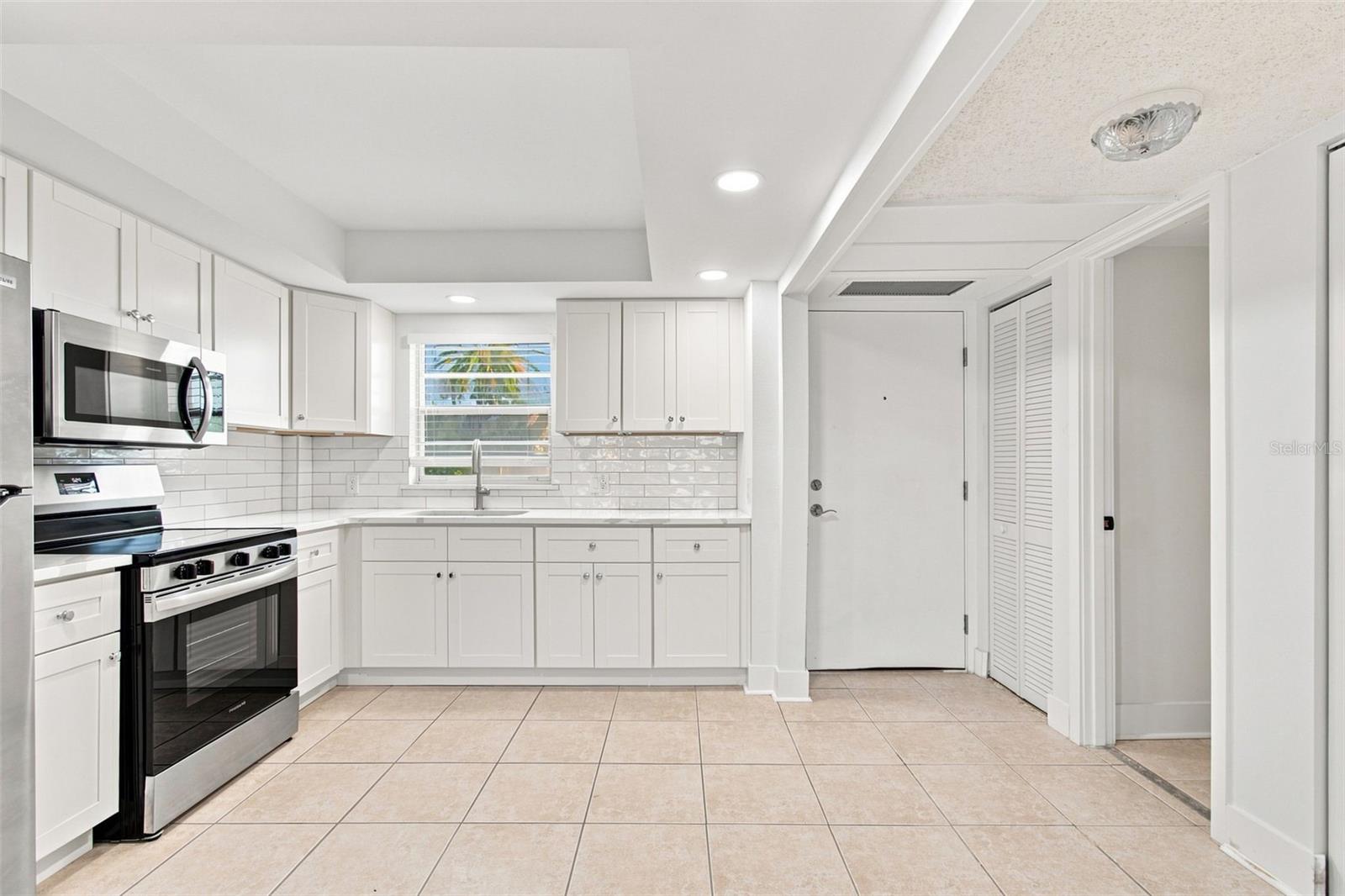4650 Cove Cir #104 Property Photo 68