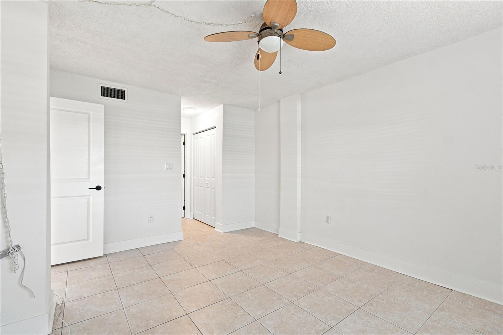4650 Cove Cir #104 Property Photo 74