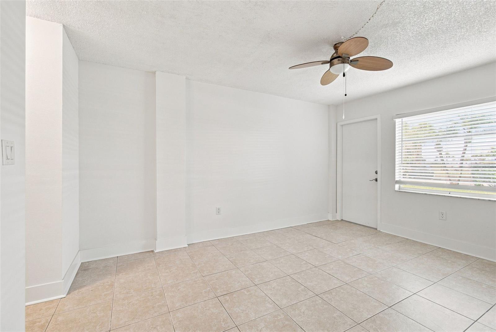4650 Cove Cir #104 Property Photo 75