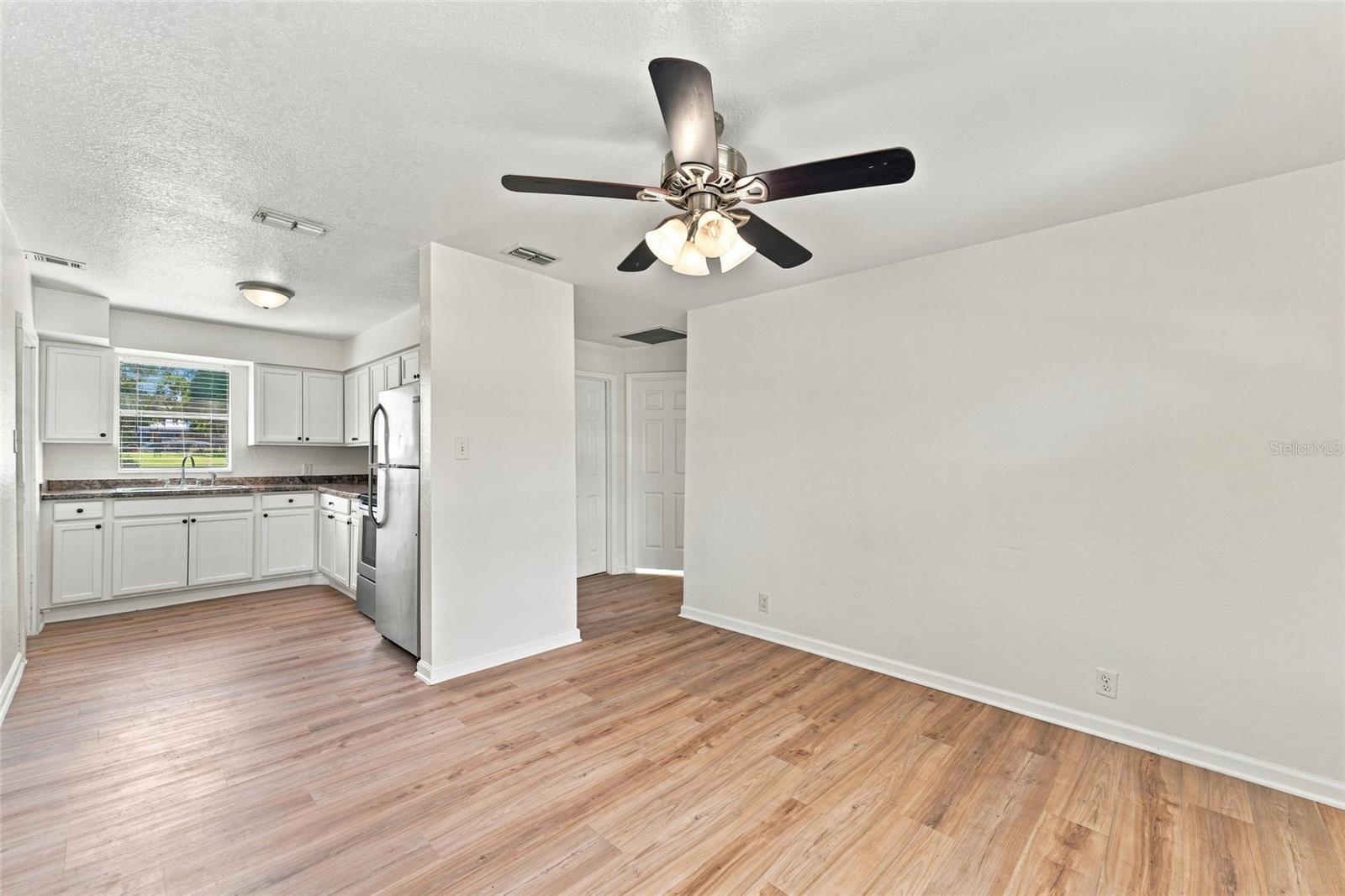 652 N Jackson St Property Photo 6