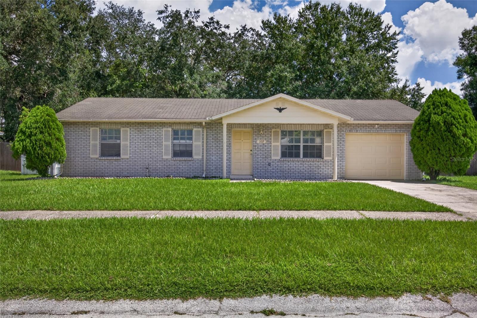 709 HEMLOCK LN Property Photo 1