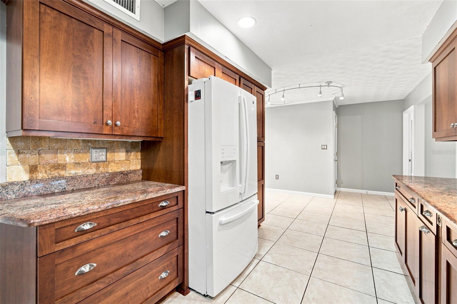 526 S Larry Cir Property Photo 13