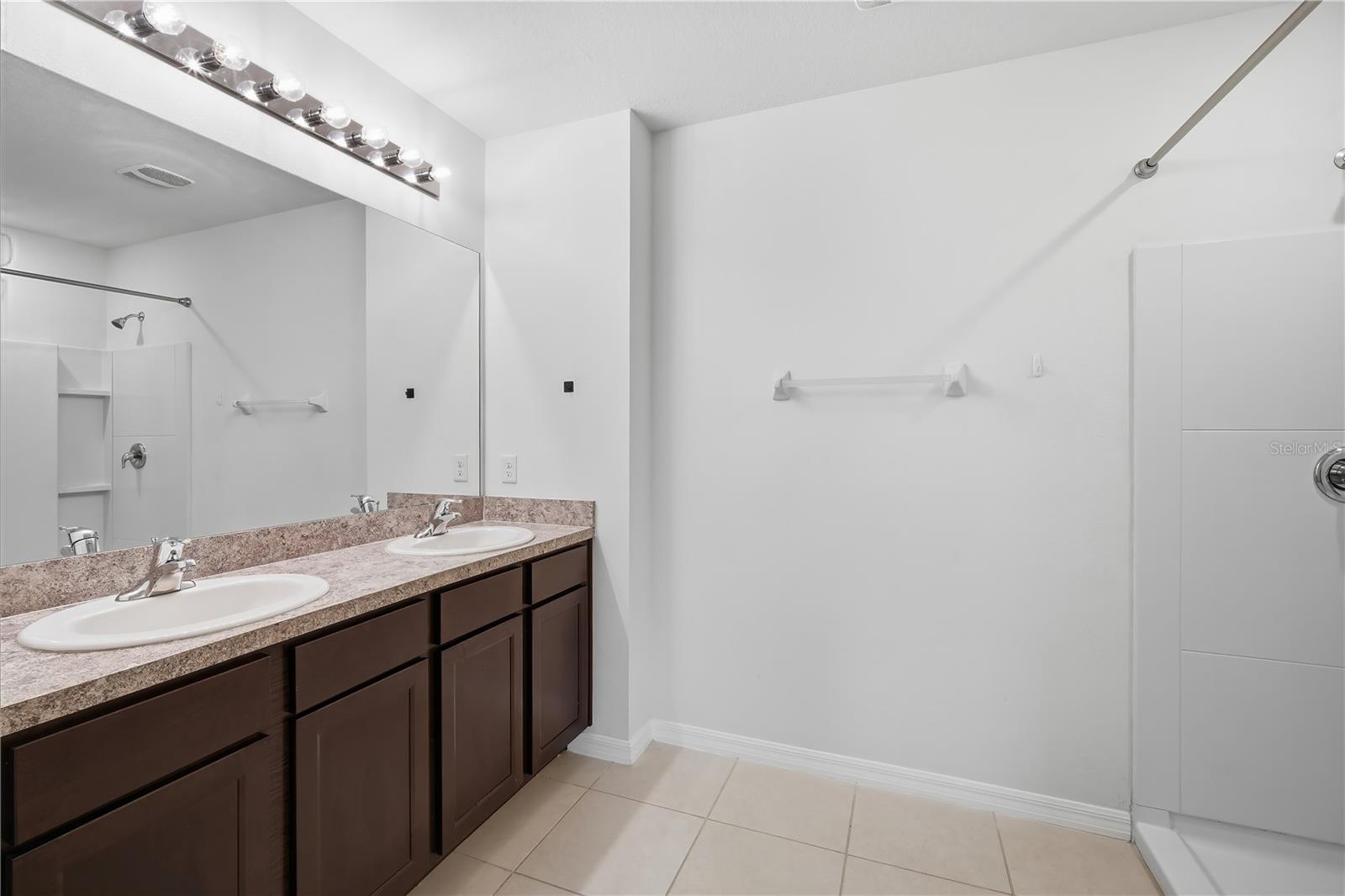 11154 Leland Groves Dr Property Photo 4