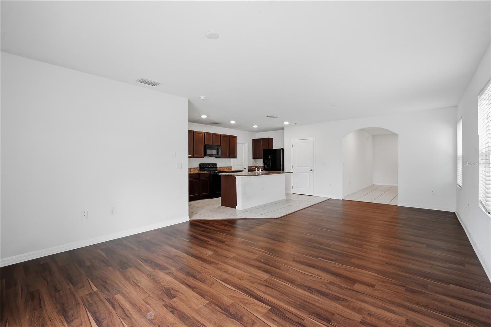 11154 Leland Groves Dr Property Photo 8