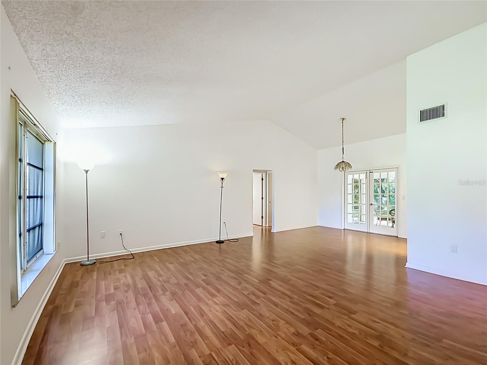 255 Pine St Property Photo 7