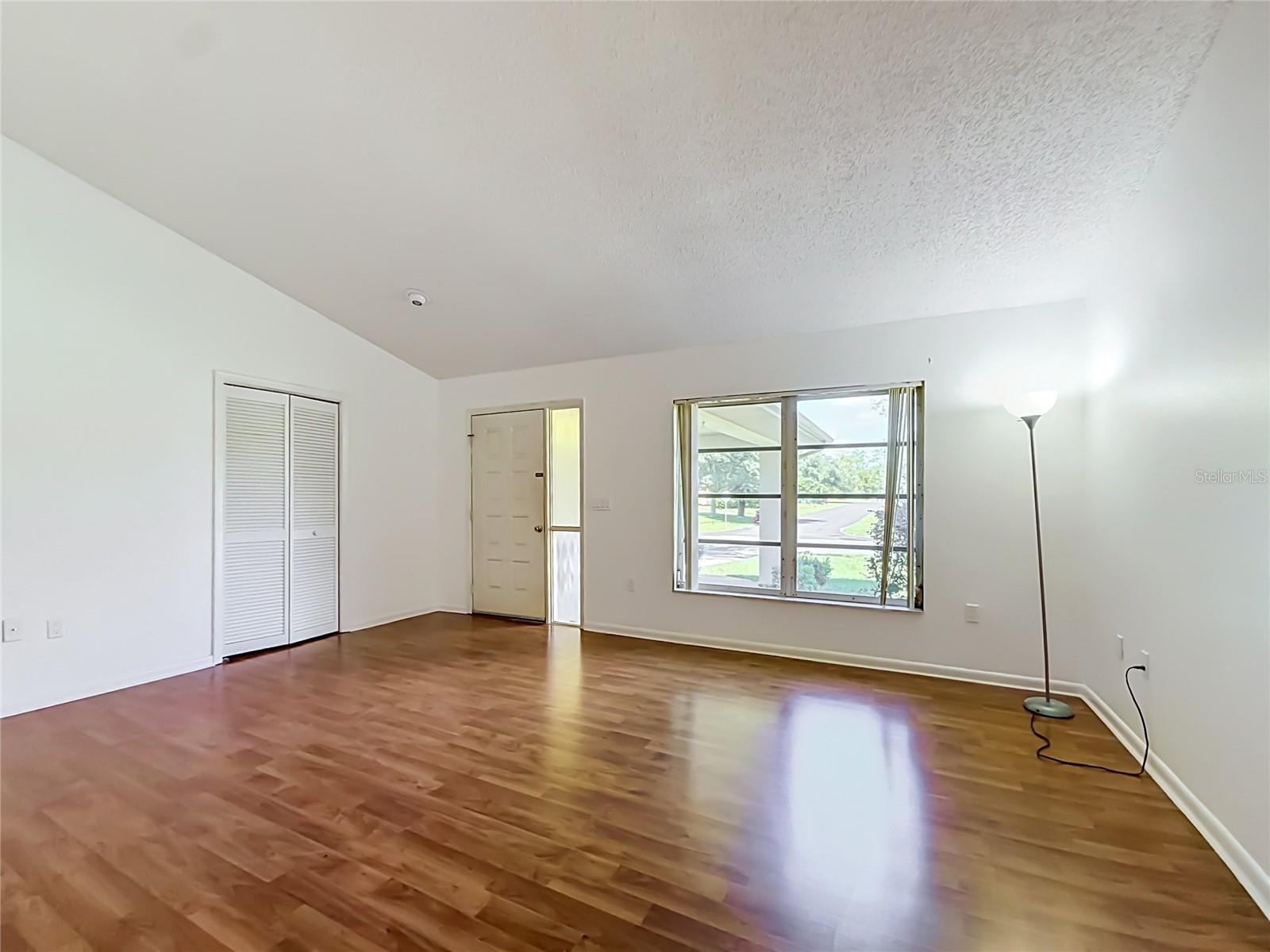 255 Pine St Property Photo 9