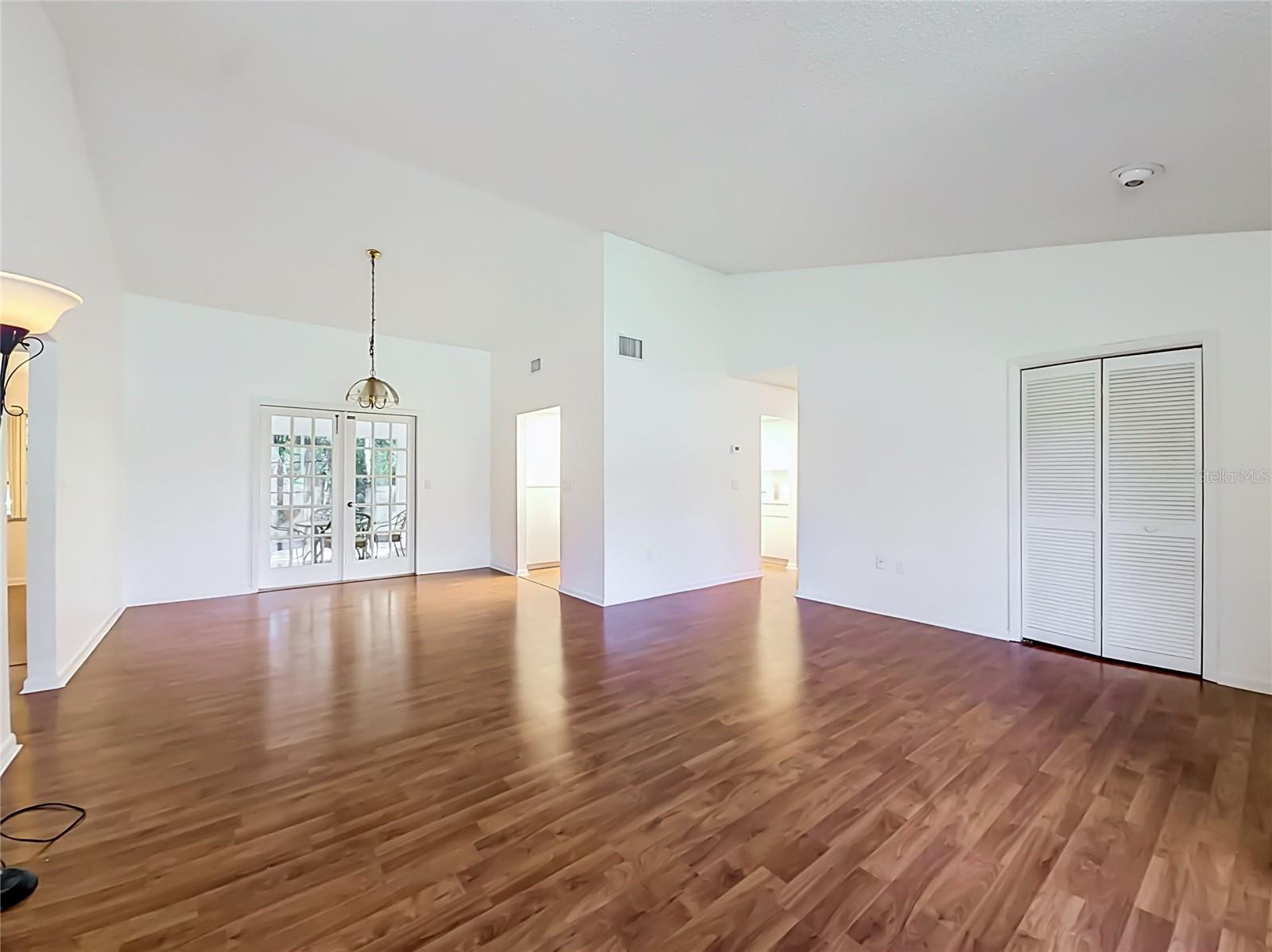 255 Pine St Property Photo 10