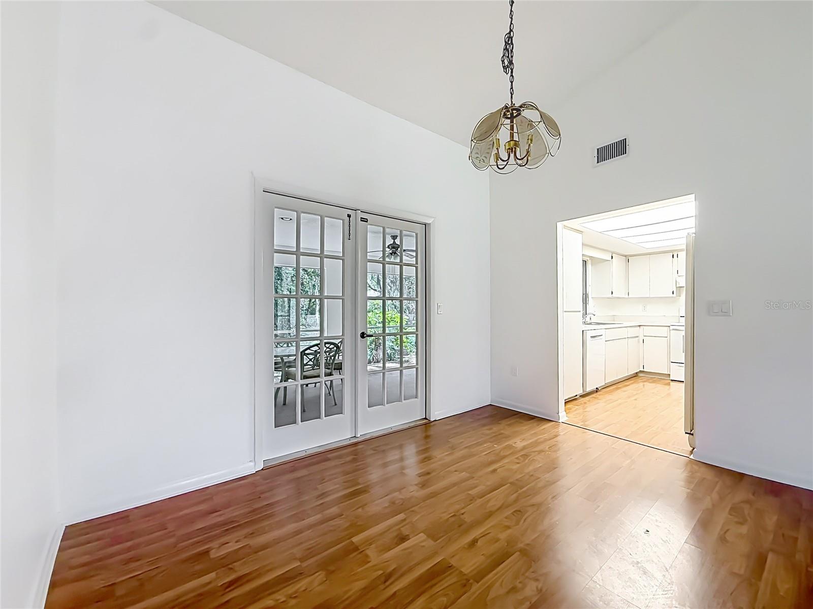 255 Pine St Property Photo 11