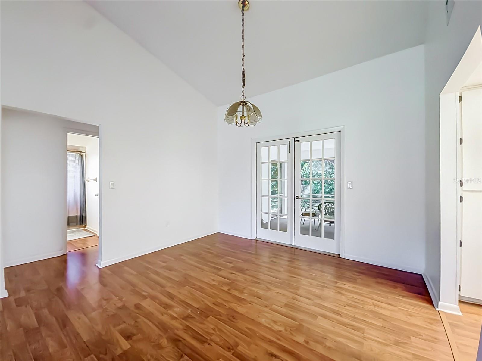 255 Pine St Property Photo 13