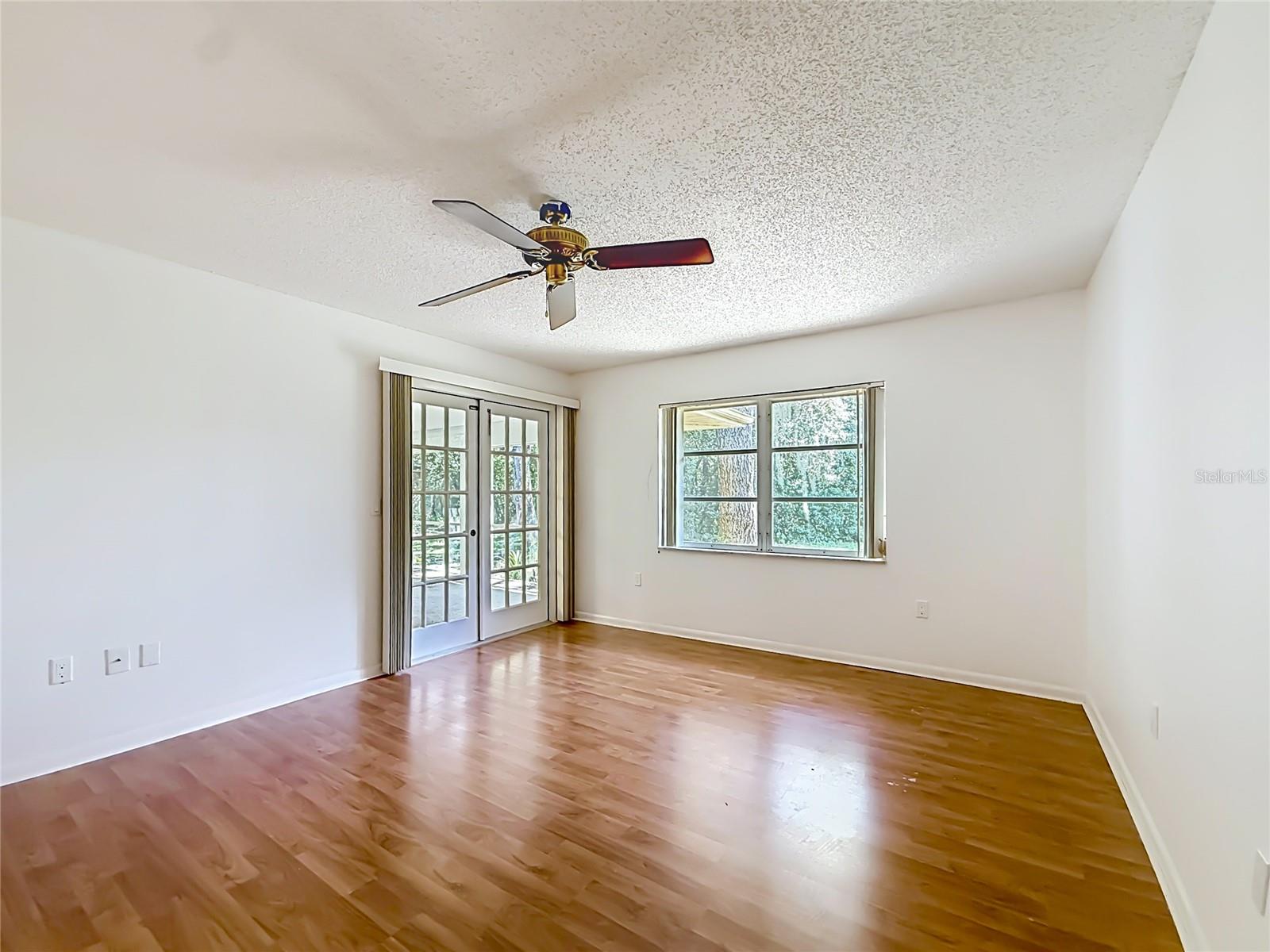 255 Pine St Property Photo 29
