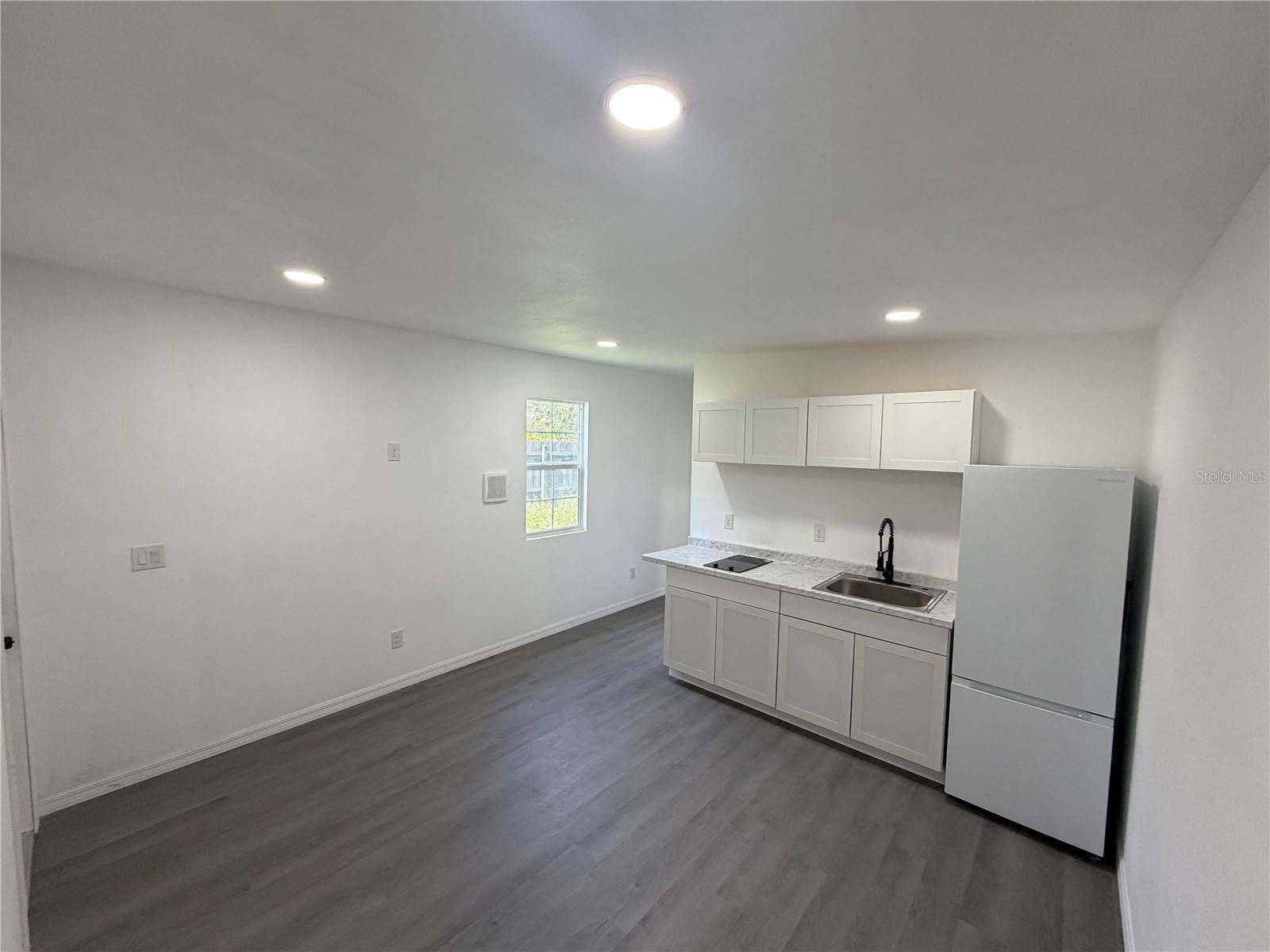 TB8547570 Property Photo 2