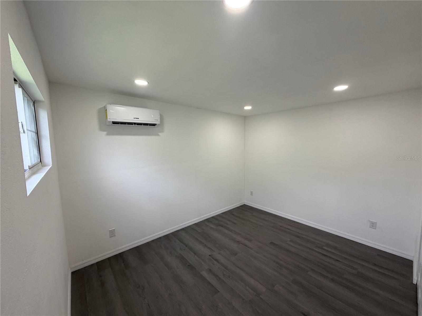 TB8547570 Property Photo 7