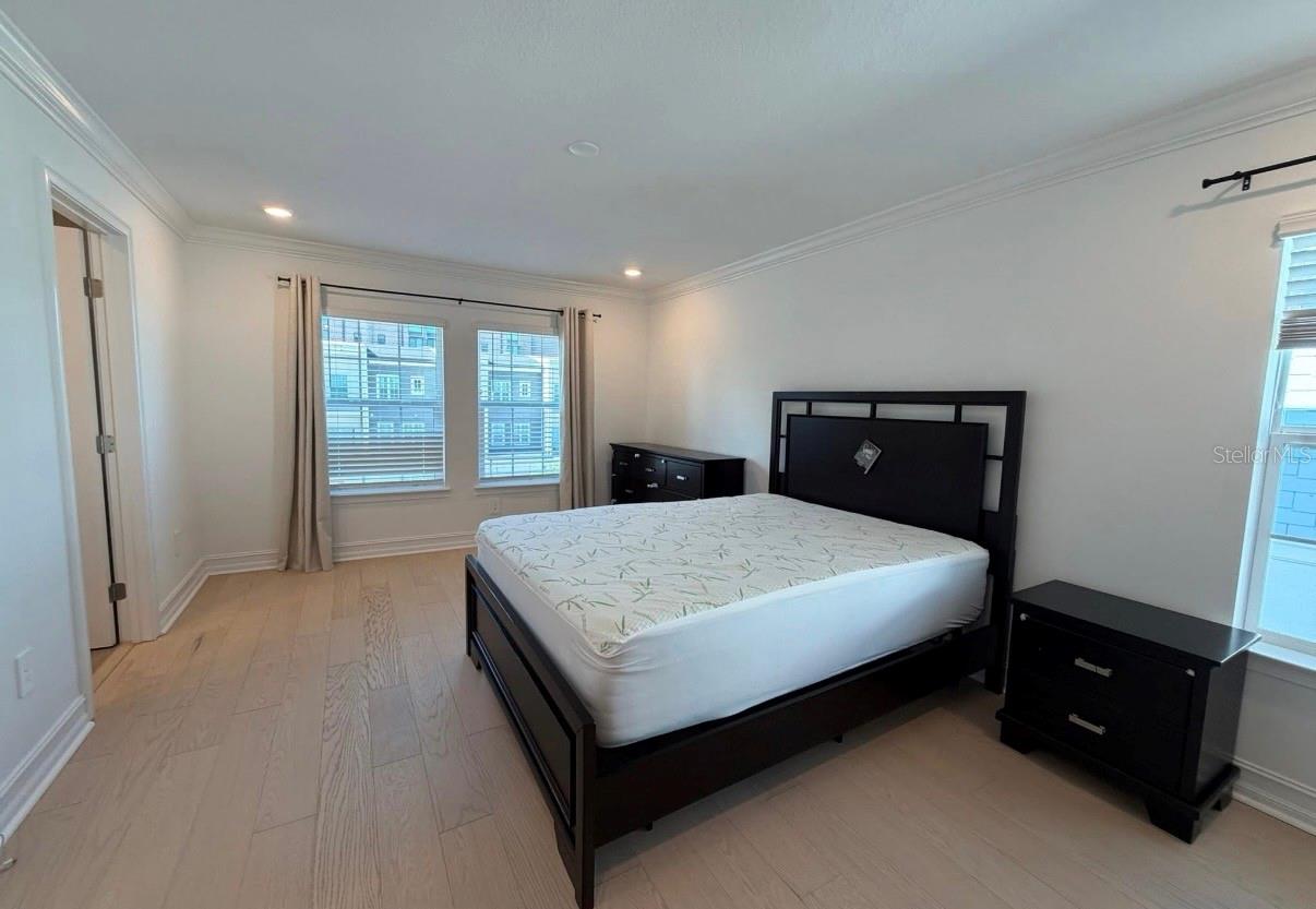 1523 W Chestnut St Property Photo 6