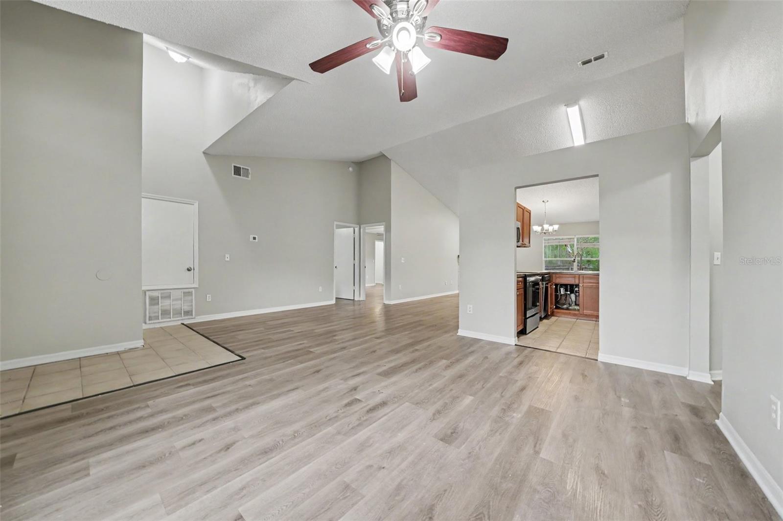 1129 Monteagle Cir Property Photo 4