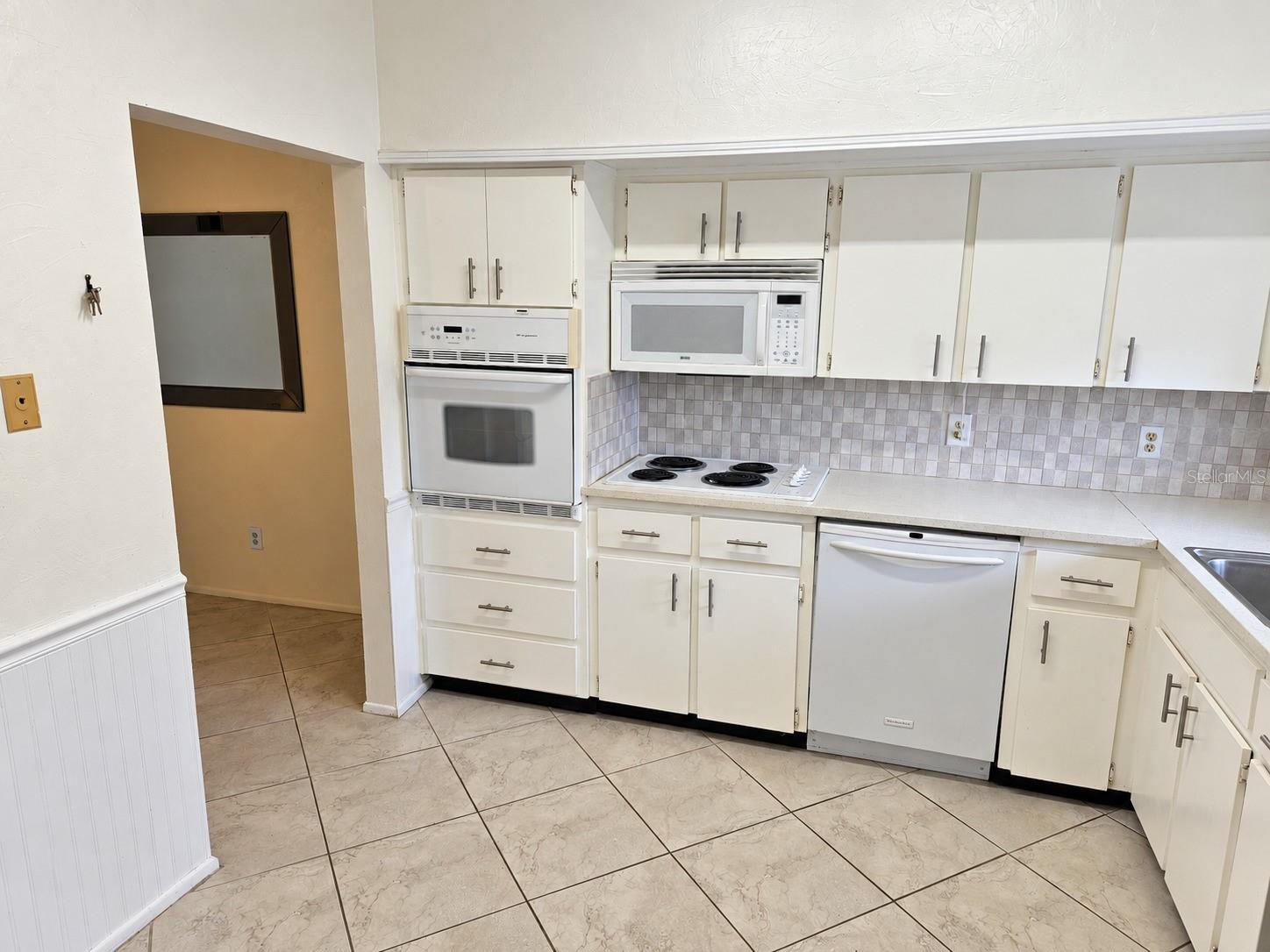 2436 Rhodesian Dr #48 Property Photo 5