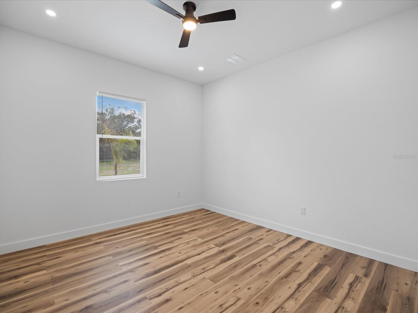 611 Elm St Property Photo 19