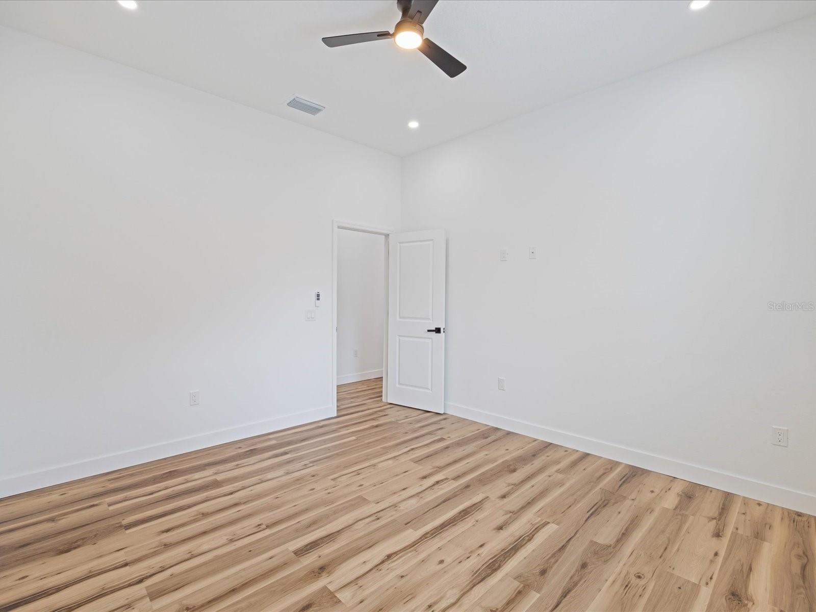 611 Elm St Property Photo 20