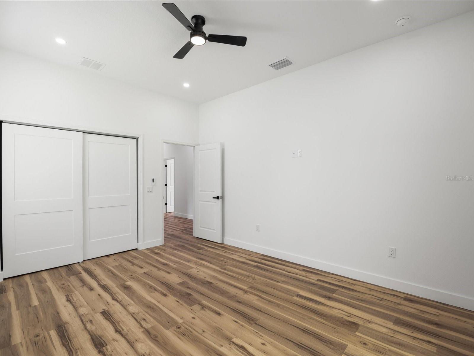 611 Elm St Property Photo 28