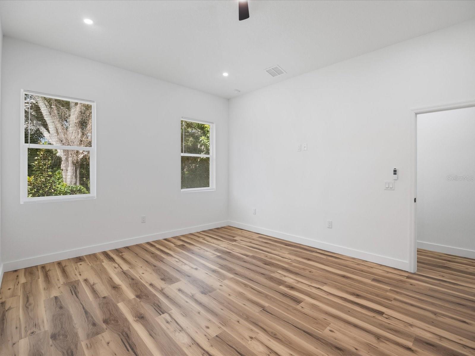611 Elm St Property Photo 30
