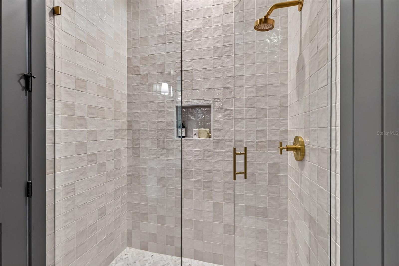 2525 Dartmouth Ave N Property Photo 27