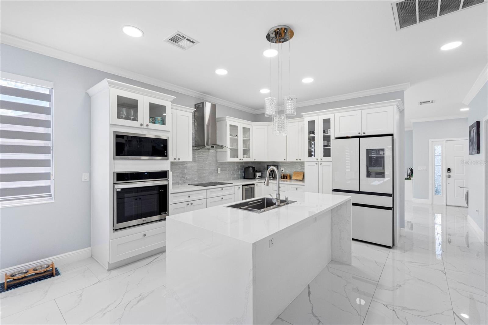 5610 Sheer Bliss Loop Property Photo 8