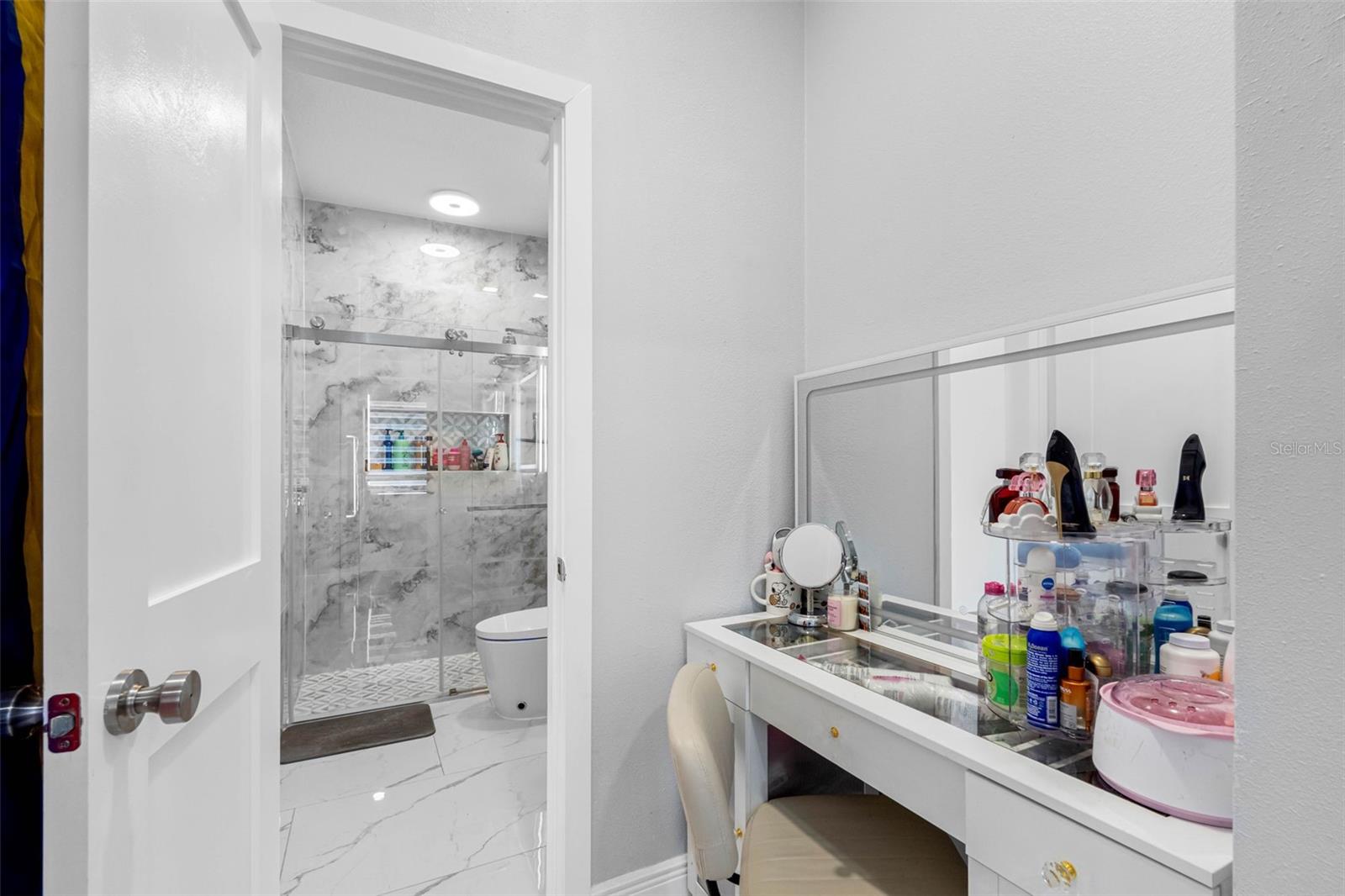 5610 Sheer Bliss Loop Property Photo 14