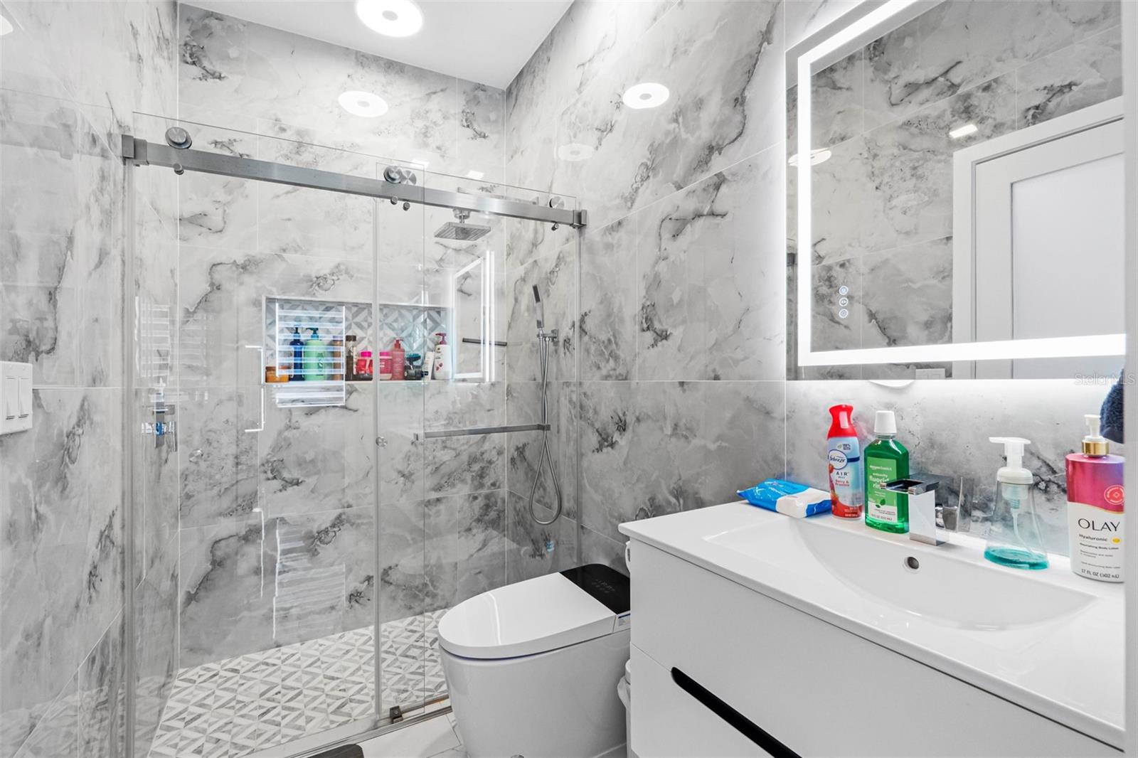 5610 Sheer Bliss Loop Property Photo 15