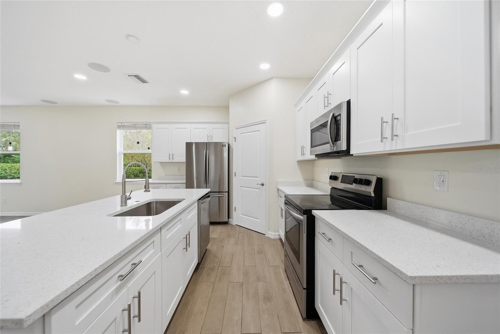 12542 Candleberry Cir Property Photo 6