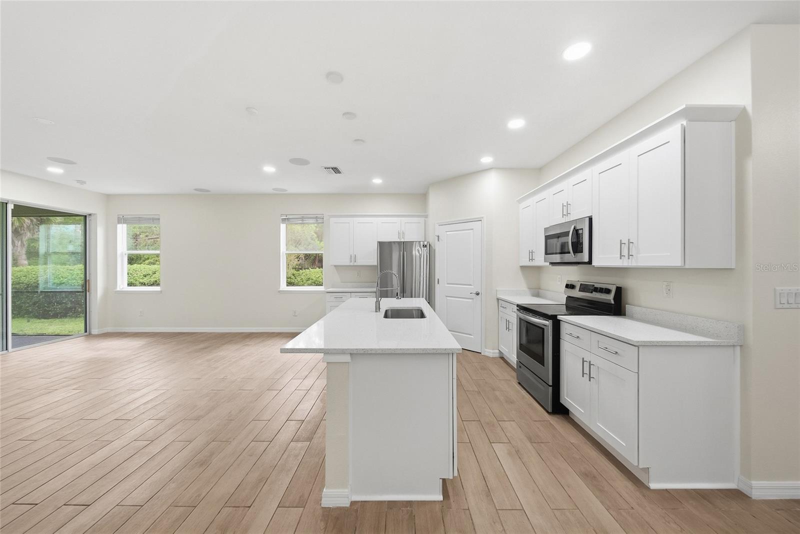 12542 Candleberry Cir Property Photo 29