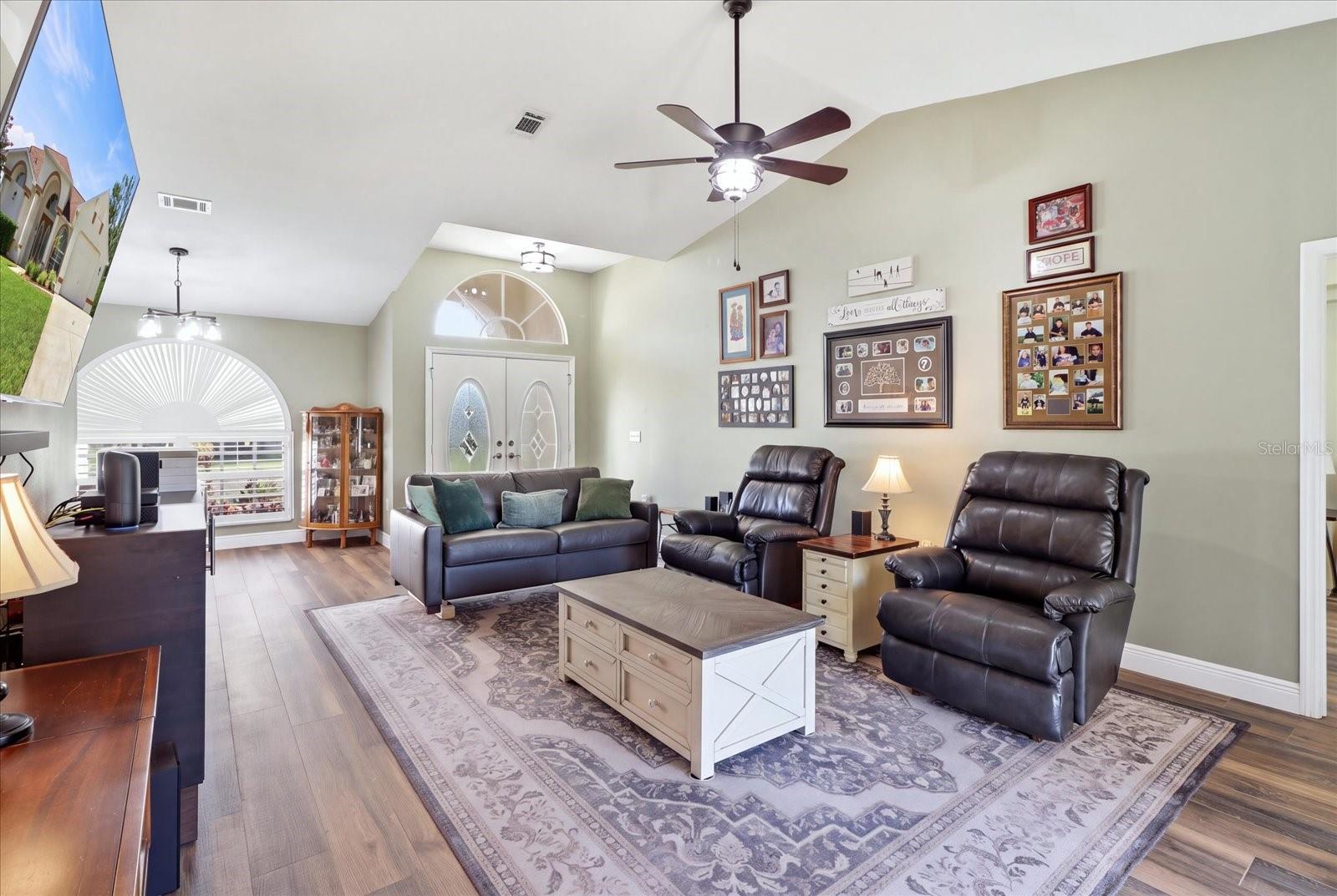 14012 Pullman Dr Property Photo 6