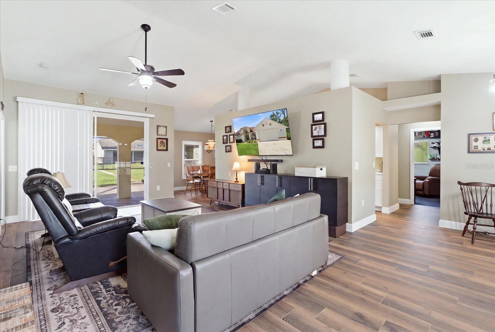 14012 Pullman Dr Property Photo 9