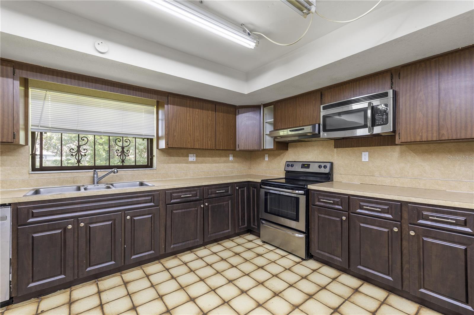 4803 Ehrlich Rd #b Property Photo 23