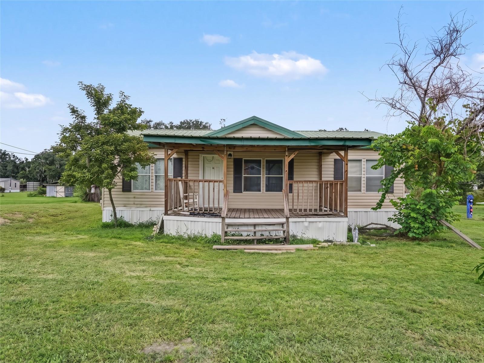 11121 Lithia Pinecrest Rd Property Photo 1