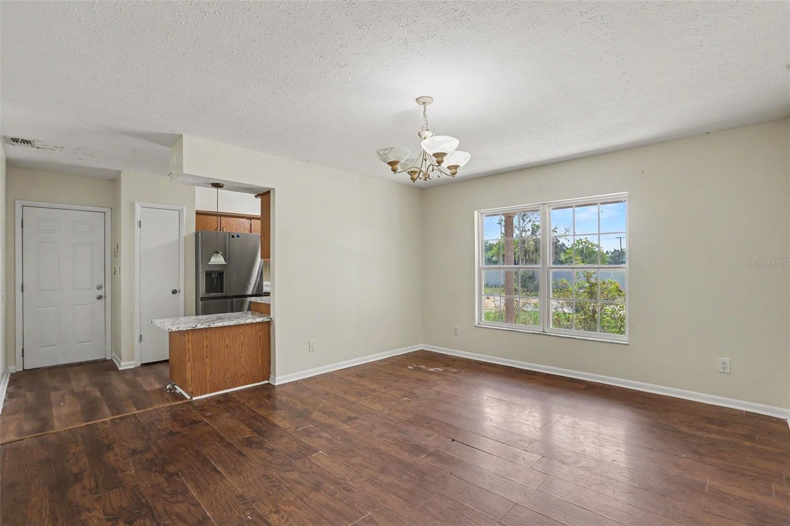2265 Village Ct Property Photo 6