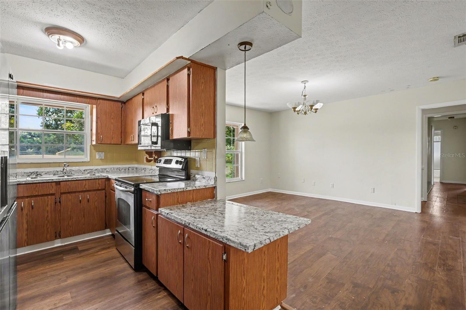 2265 Village Ct Property Photo 7