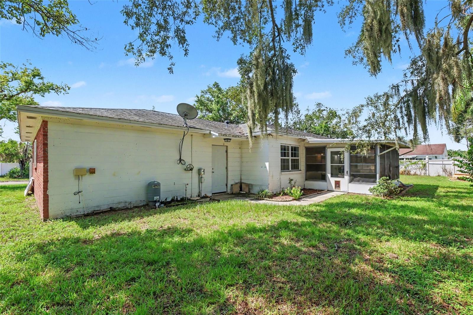 2265 Village Ct Property Photo 15