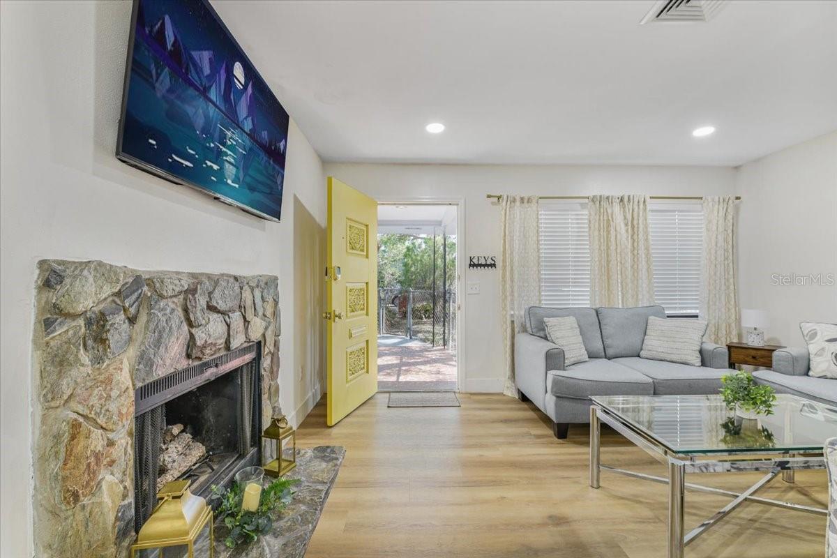 1003 Engman St Property Photo 3