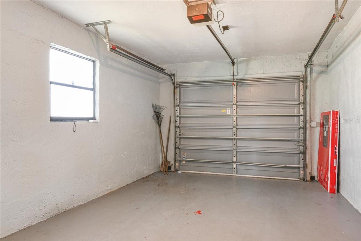 1003 Engman St Property Photo 29