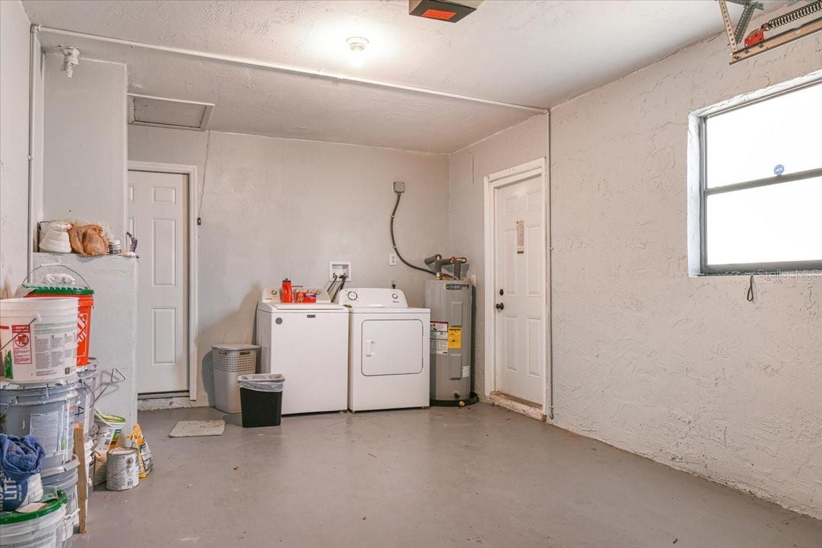 1003 Engman St Property Photo 30