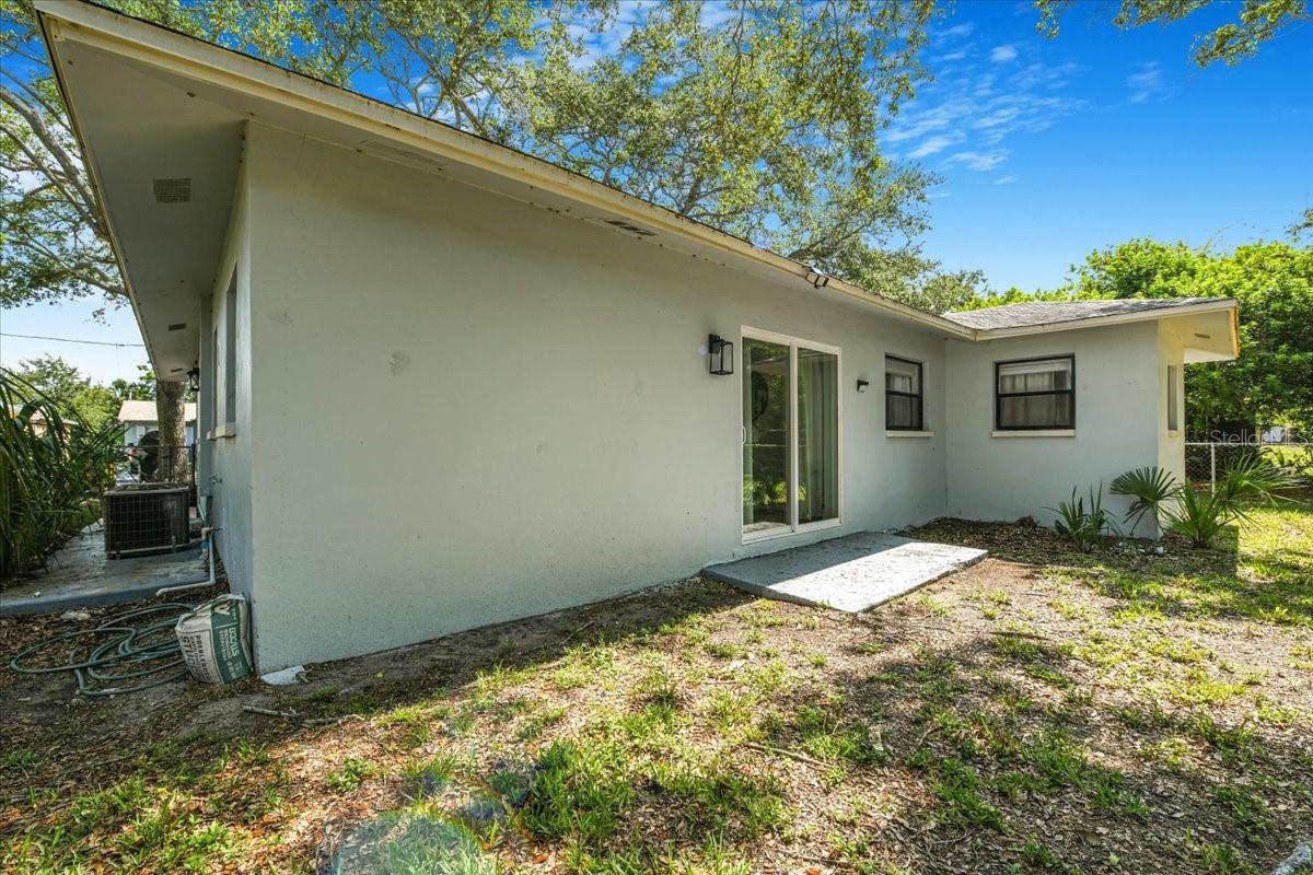 1003 Engman St Property Photo 32