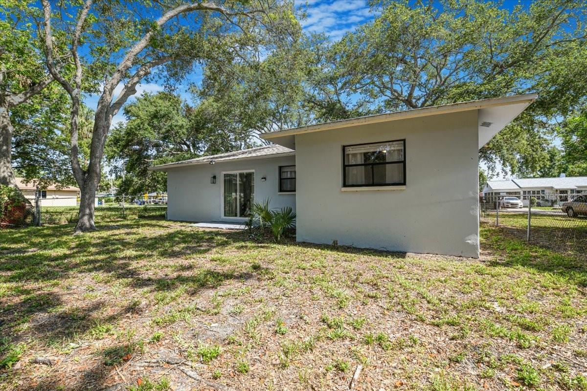 1003 Engman St Property Photo 34