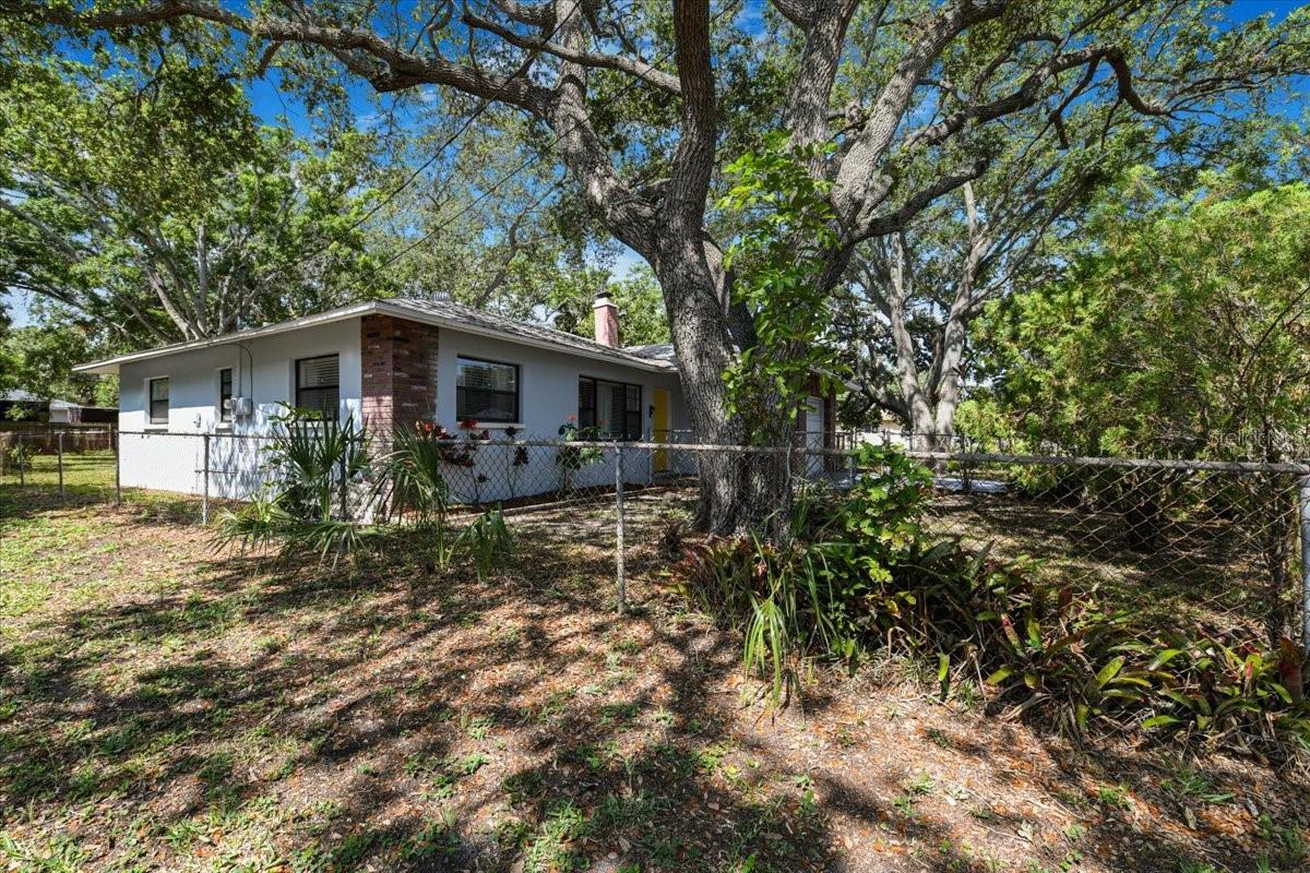 1003 Engman St Property Photo 36