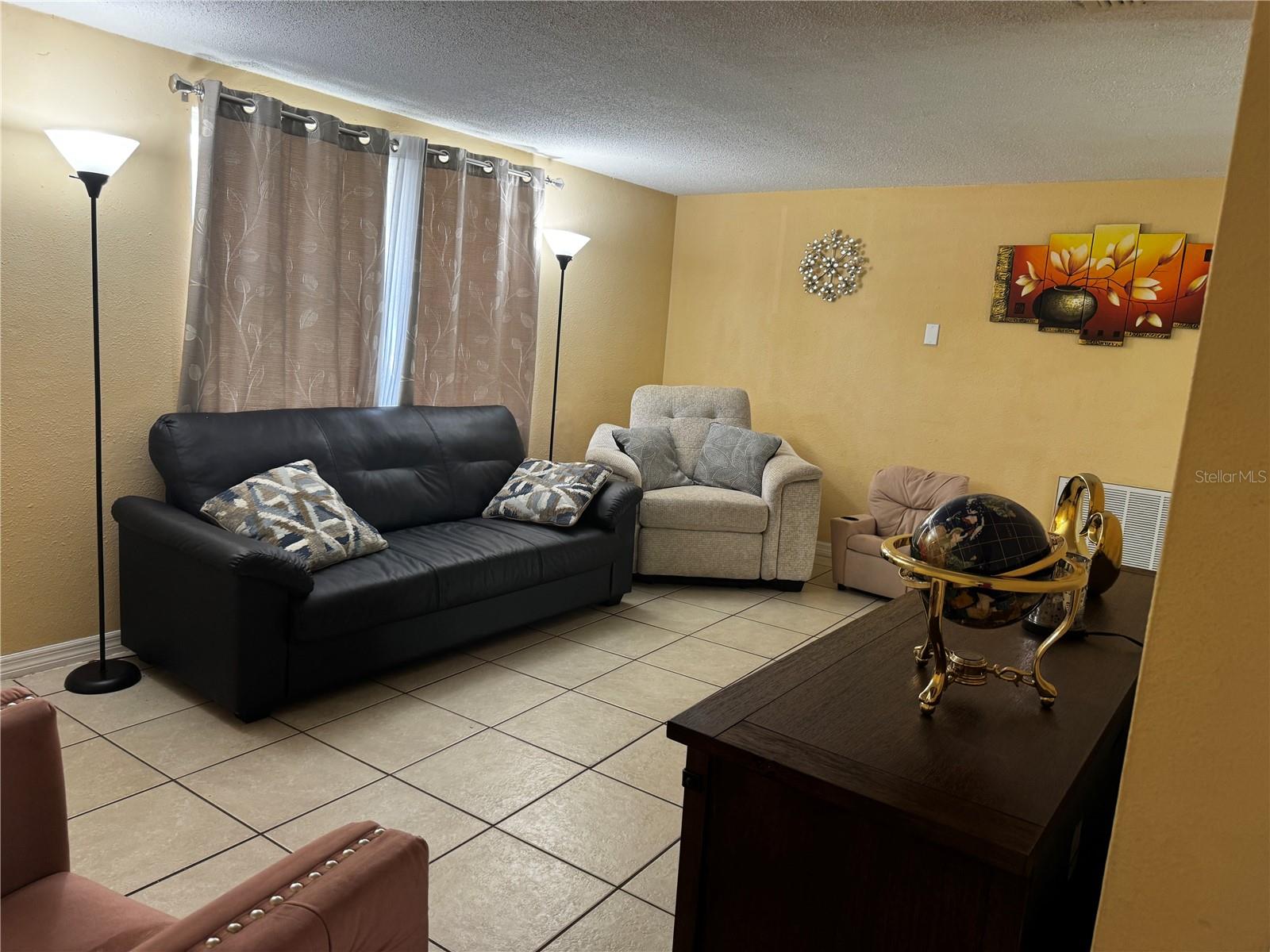 7306 Windsor St Property Photo 4
